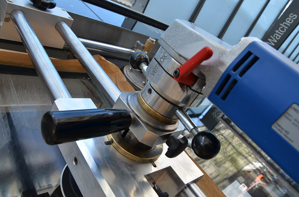 vetrox, glaskratzer, glaskratzer entfernen, glaskratzerentfernung, scratching, graffiti, glass doc, glassanierung, verkratztes glas